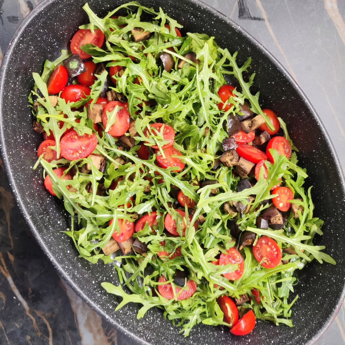 INSALATA DI POMODORI MELANZANE E RUCOLA