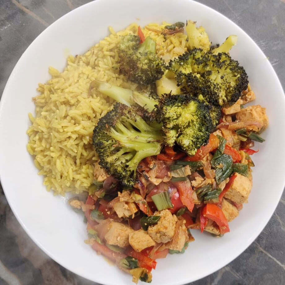 TOFU AI PEPERONI CON RISO ALL’ORIENTALE