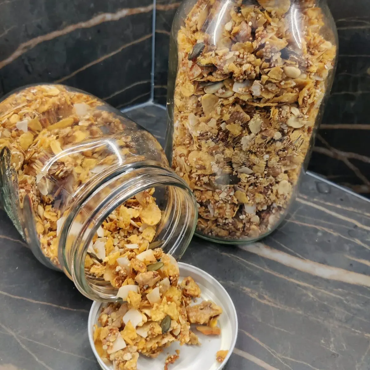 CRUNCHY GRANOLA