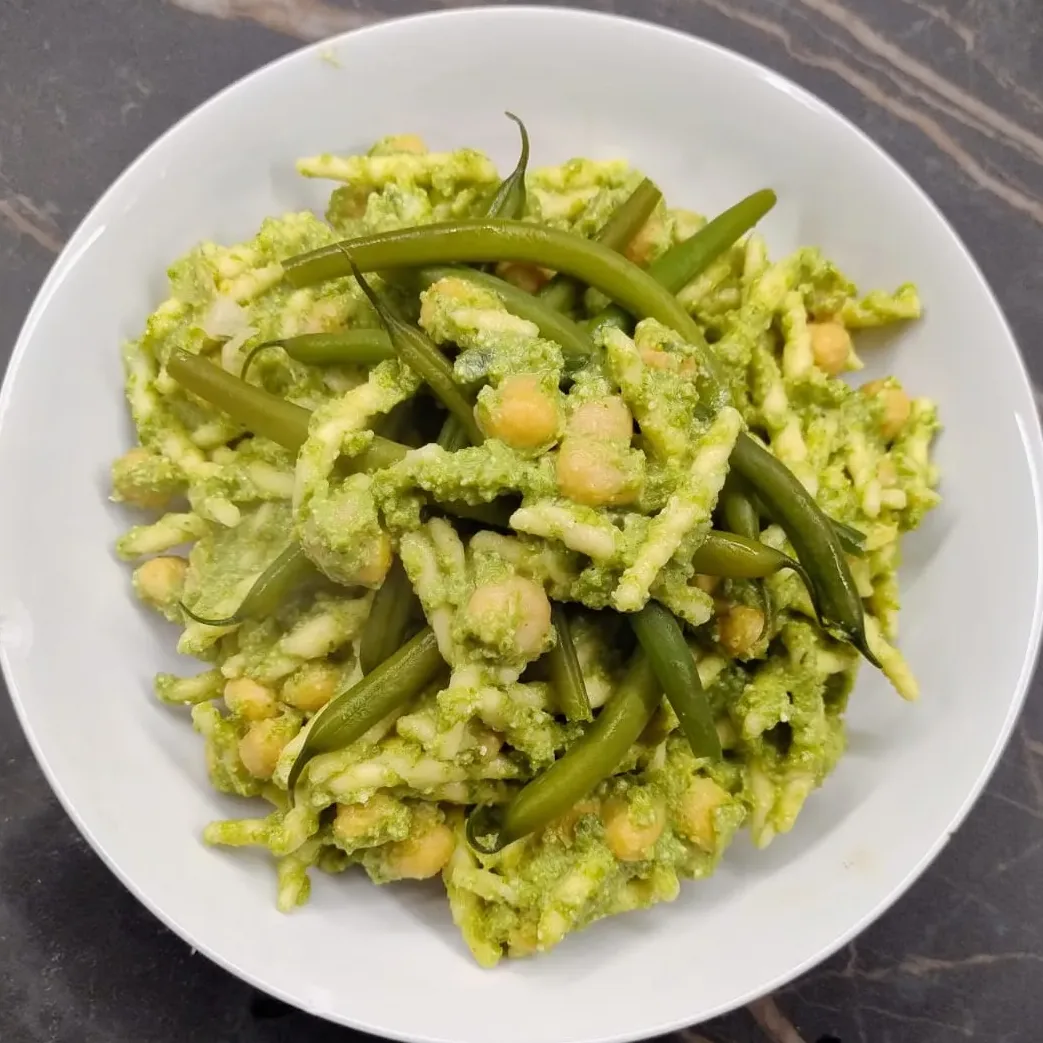PASTA AL PESTO DI FAGIOLINI RUCOLA E CECI