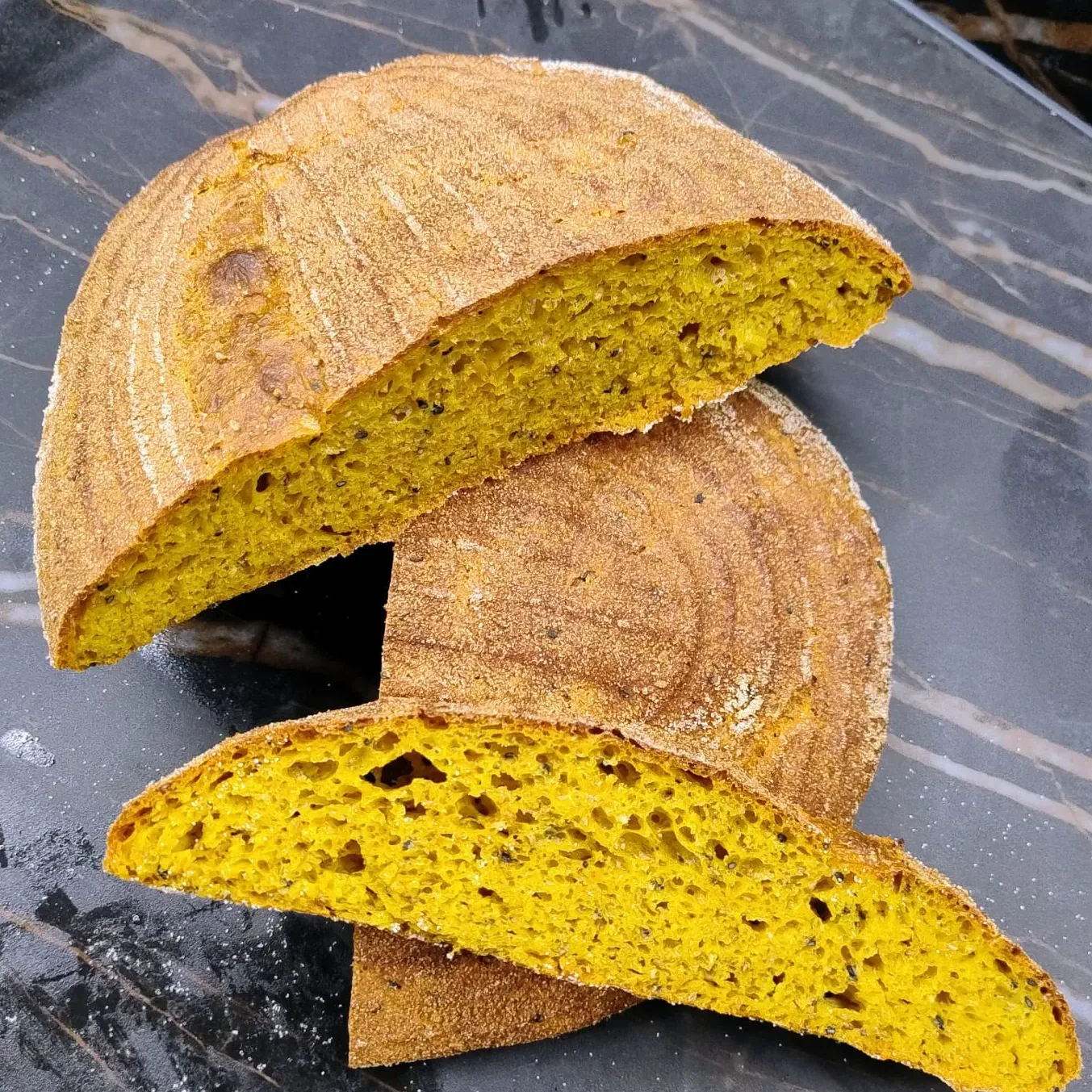 PANE INTEGRALE alla CURCUMA E SEMI