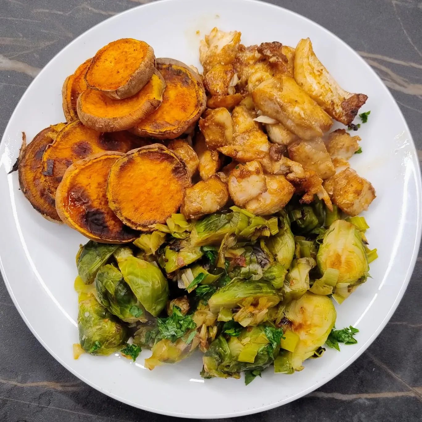 PESCE ARROSTO con patate dolci e cavolini