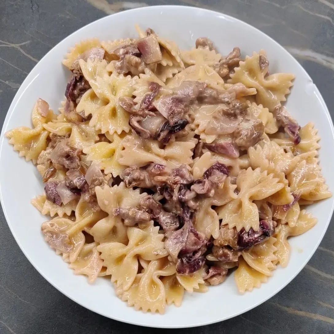 PASTA RADICCHIO, STRACCHINO E NOCI