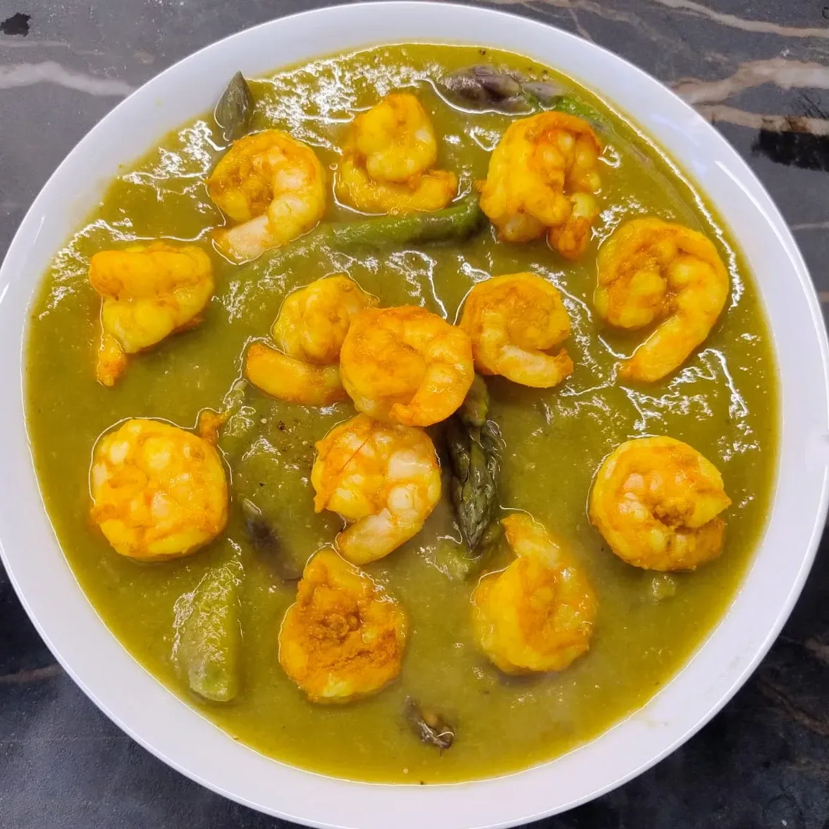 CREMA DI PORRI E ASPARAGI CON GAMBERI